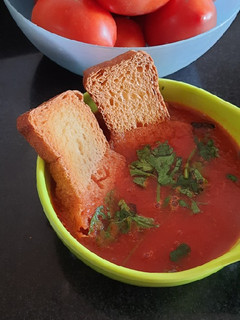 ટોમેટો સૂપ (Tomato soup recipe in gujarati) રેસીપી મુખ્ય ફોટો