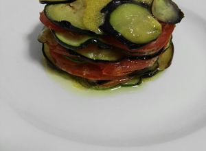 Foto principal de Timbal de berenjena, calabacín y tomate