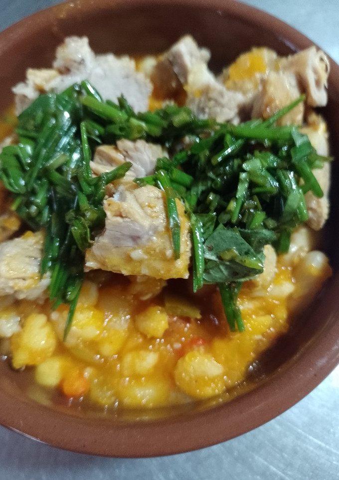 Una foto de Locro con carne de cerdo 🐷