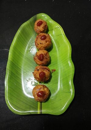 A picture of Left over rice pakoda.