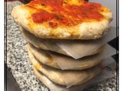 Una foto de pizzetitas