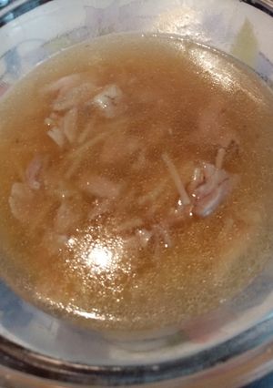 Una foto de Sopa de pollo con fideos