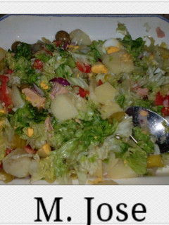 Una foto de Patatas a la vinagreta con encurtidos