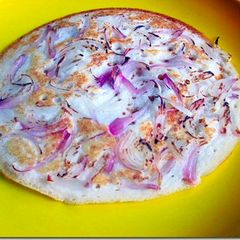 A picture of Onion Uthappam.