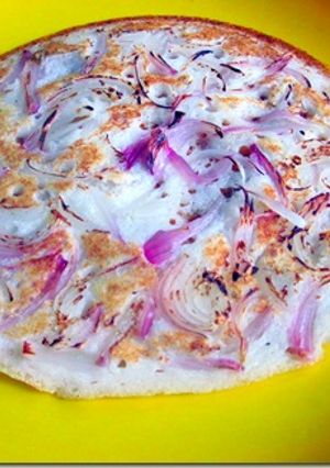 A picture of Onion Uthappam.
