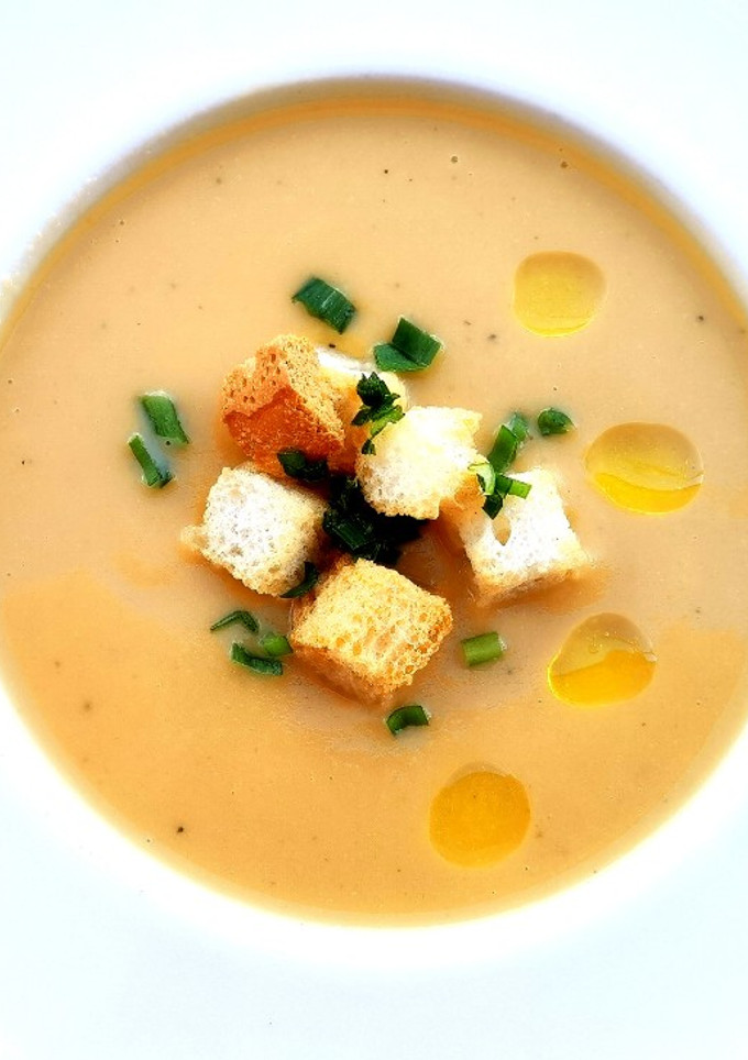 Una foto de Crema de calabaza y castañas