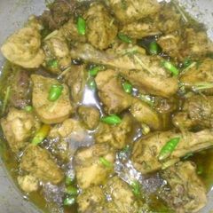 A picture of Green Chicken Karahi.