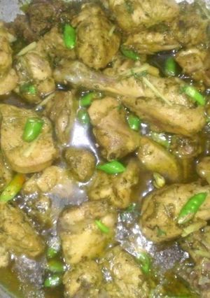 A picture of Green Chicken Karahi.