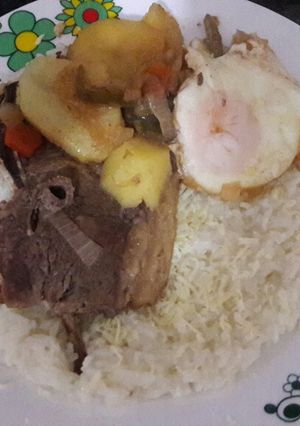 Una foto de Bifes a la criolla y arroz cremoso!