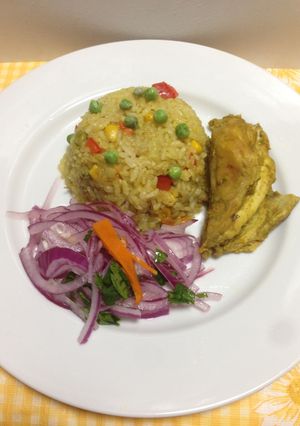 Una foto de Arroz con Gallina al estilo de Mamá