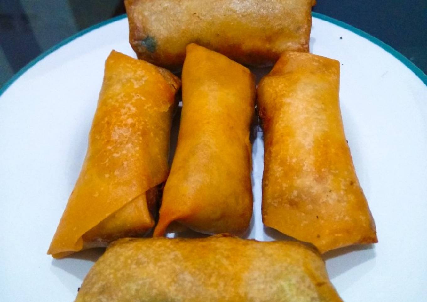 Lumpia isi daging cincang and daun bawang