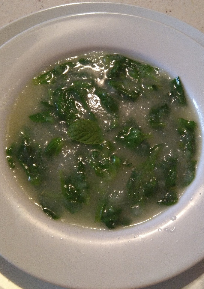 Una foto de Sopa verde purificante