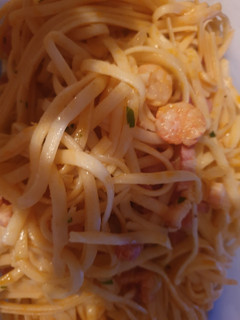 Una foto de Tallarines con gambas