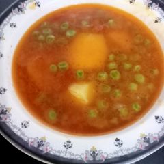 Aloo matar shorba A picture of Aloo matar shorba.