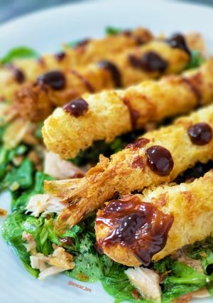 Una foto de Torpedos de langostinos con hoisin y ensalada de canónigos