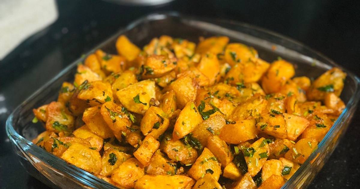 Garlic and Paprika Potatoes Recipe by Esther Kimaru - Cookpad