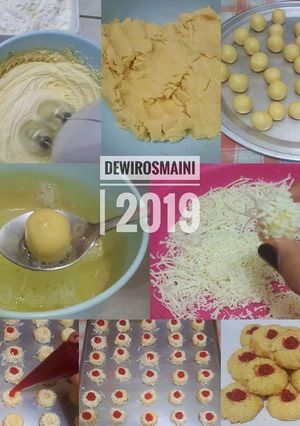 Foto resep Thumbprint Crunchy Stroberry Cookies