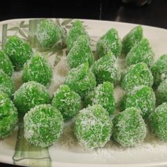 A picture of Coconut laddu.