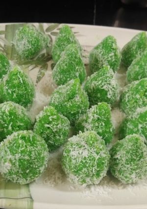 A picture of Coconut laddu.