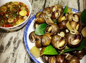 Hình của món Ốc Láng Luộc Sả Lá Chanh - Nước Mắm Gừng.