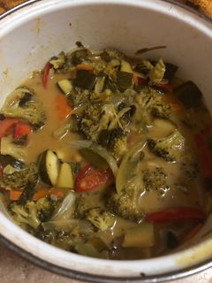 Una foto de Verduras al curry amarillo