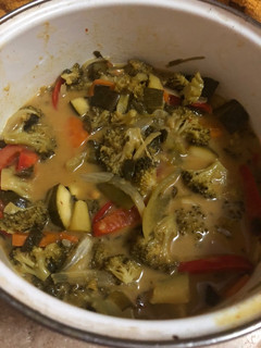 Una foto de Verduras al curry amarillo