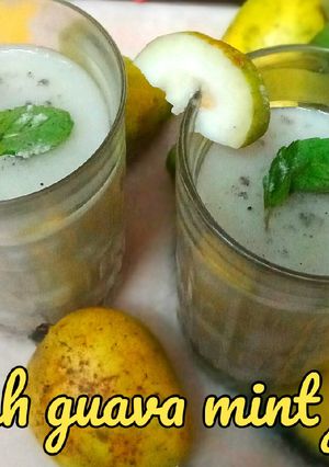 A picture of Fresh guava mint juice.