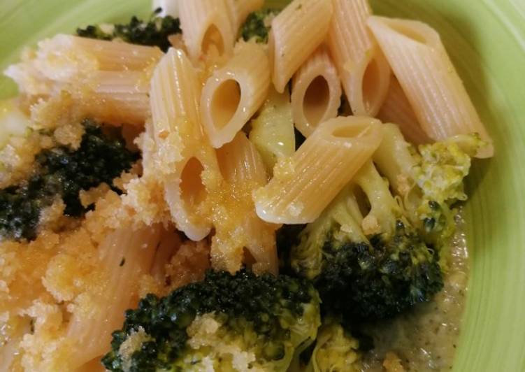 Pasta Broccoli Acciughe e Pan Grattato Tostato