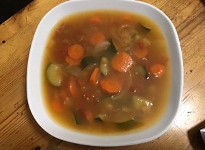 Une photo de Soupe de courgettes carottes et tomates au cumin