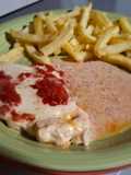 Petto di pollo in padella con sottiletta e pomodoro