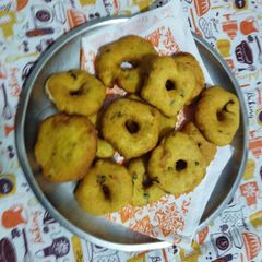 A picture of Medu vada.