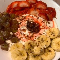 A picture of Greek yogurt bowl.
