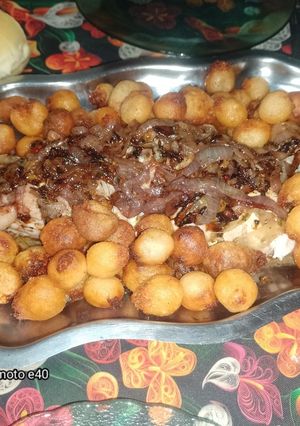 Una foto de Pecetito de cerdo mechado con Roquefort al vino tinto con papas noisette saborizadas
