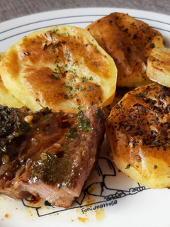 Una foto de Tapa de asado con papas al horno