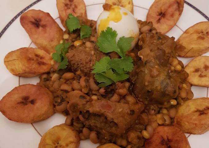 Beans porridge and sweet corn with plantain