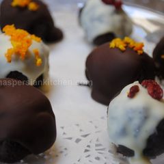 A picture of Oreo truffles.
