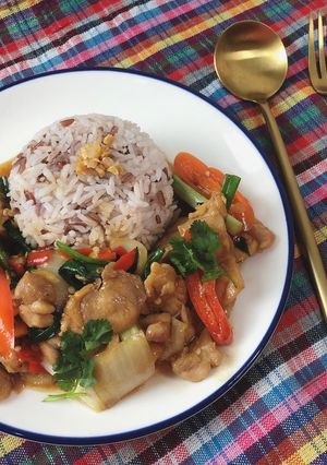 A picture of 🧑🏽‍🍳🧑🏼‍🍳Chicken Oyster Sauce Recipe • Thai Style • Gai Phad Nam Mon Hoi |ThaiChef Food.