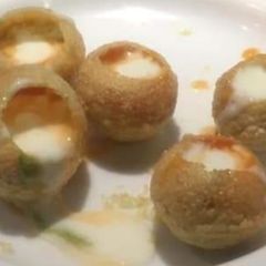 A picture of Dahi wale Golgappe.