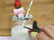 Una foto de milkshake de chocolate