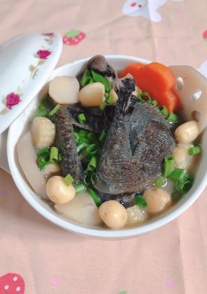 Hình của món Gà hầm ngũ quả.