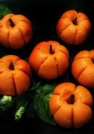 A picture of Pumpkin Shape Orange Sondash.