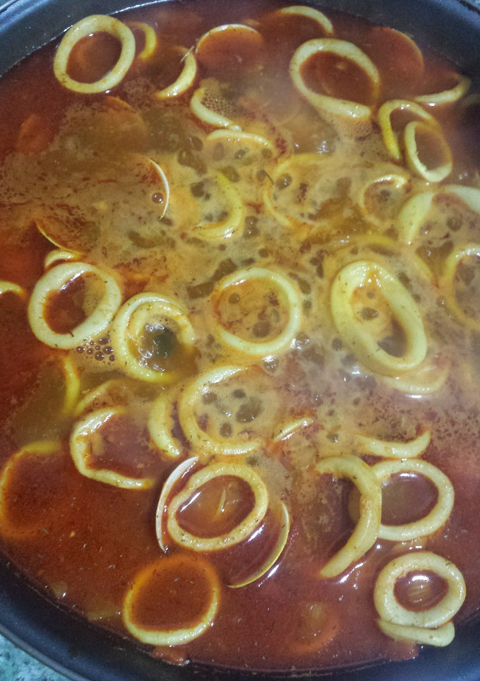 Una foto de Fideúa de calamares y almejas