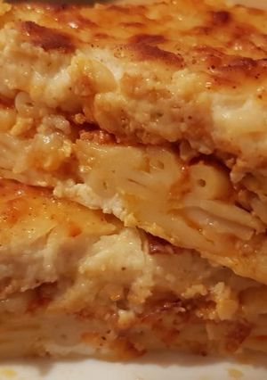 O poză a rețetei Pastitio cu tofu afumat și cremă bechamel.
