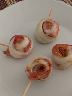 Foto di Riccioli di sogliola con prosciutto crudo e fichi secchi