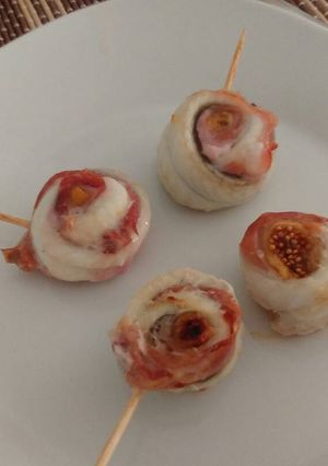 Foto di Riccioli di sogliola con prosciutto crudo e fichi secchi