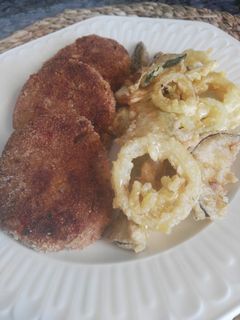 Una foto de Burguer de arroz, judías pintas y verduras