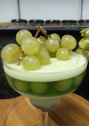 A picture of Lemon jello ice cream dessert||lemon delight||jelly ice cream dessert.