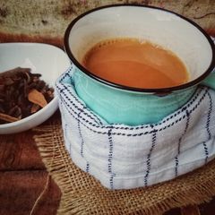 A picture of Elaichi chai.