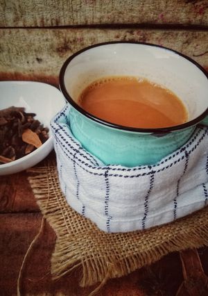 A picture of Elaichi chai.