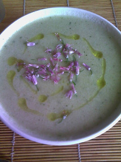 Una foto de Gazpacho de pepino, hinojo y apio